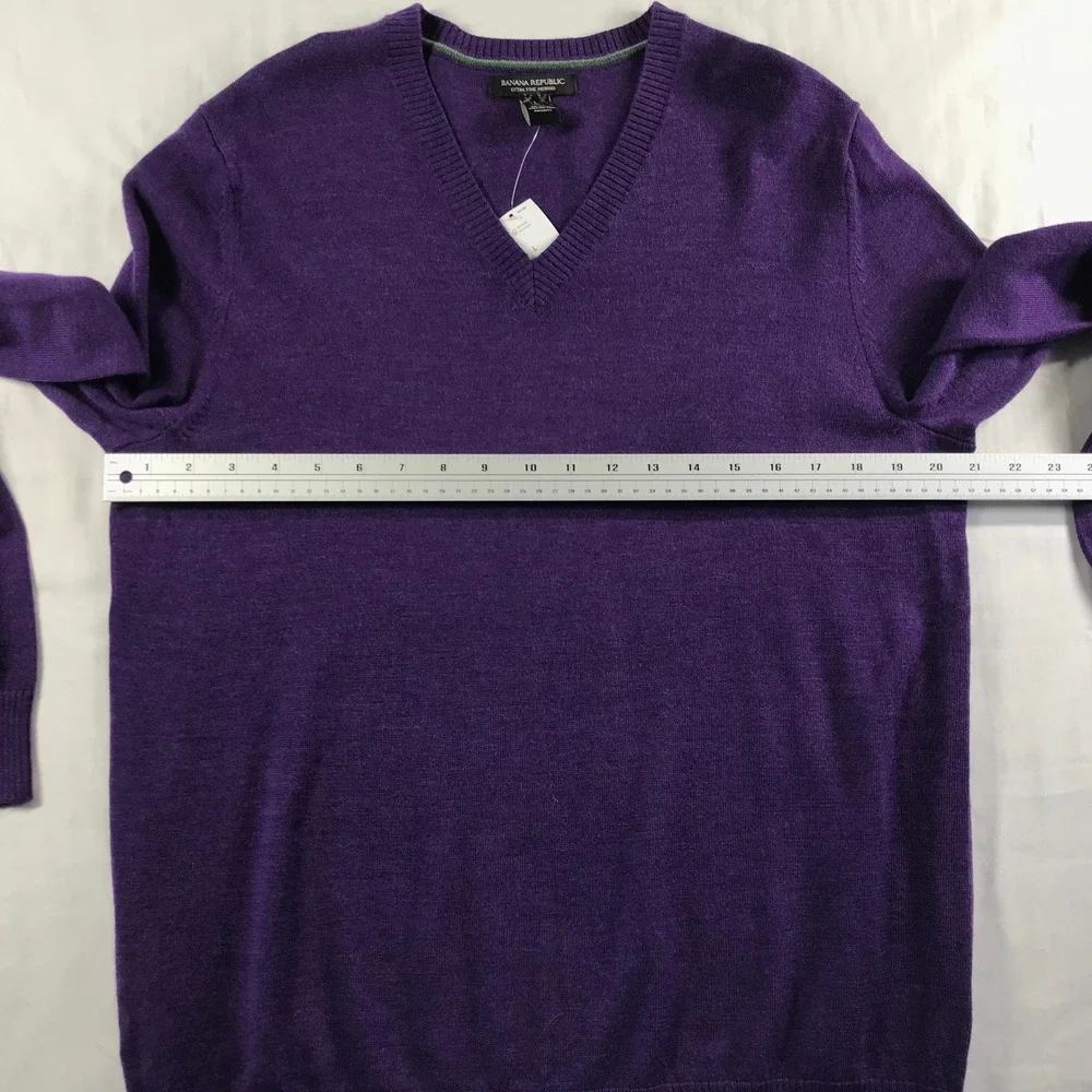 Banana Republic Mens Extra Fine Merino Wool V-Neck Sweater Purple Large